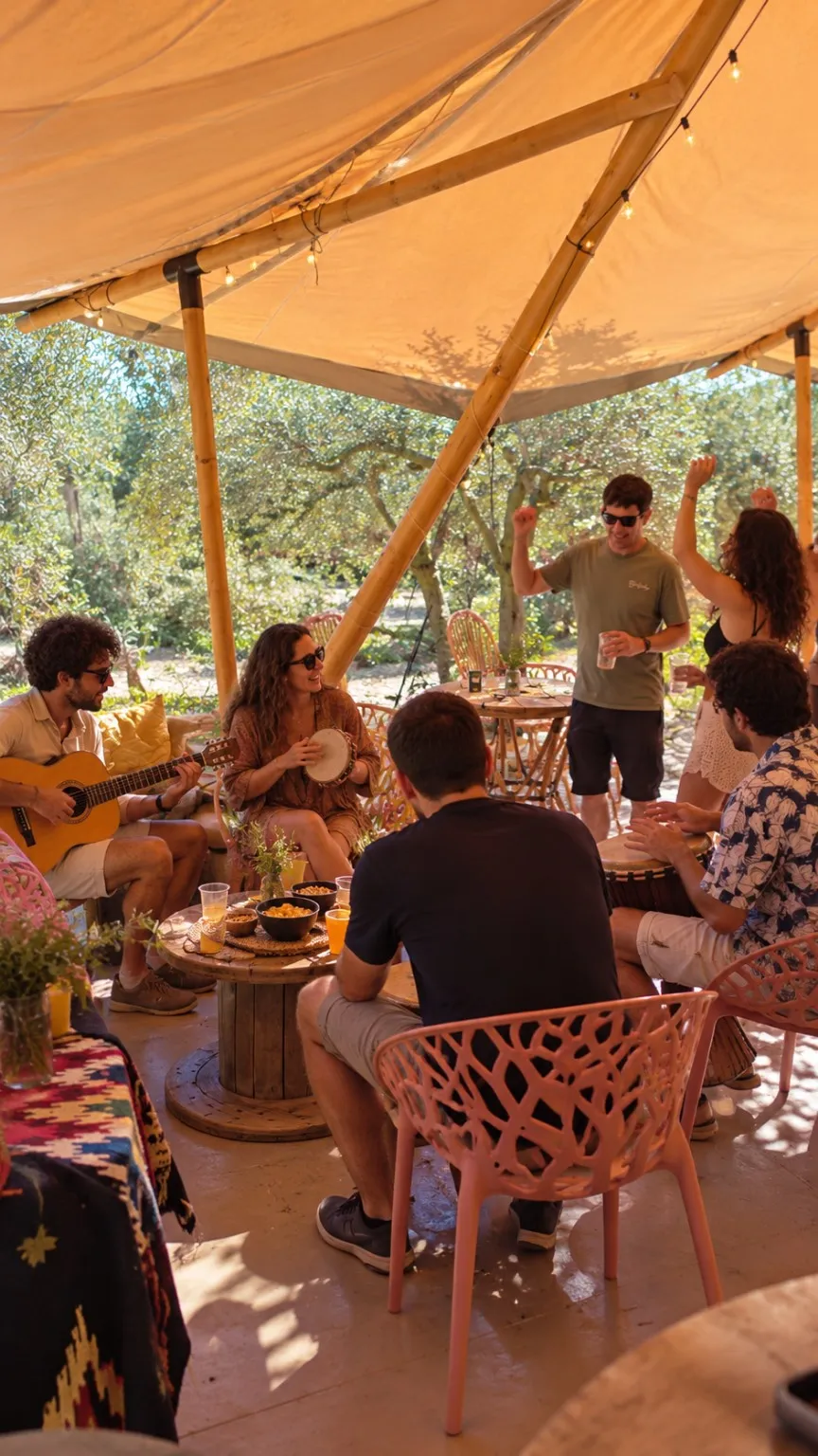 Reunión de personas bajo la carpa tipi